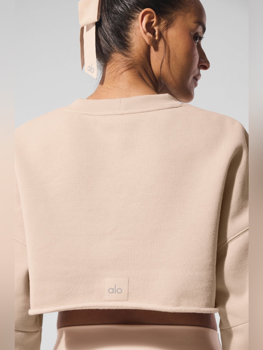 ALO Yoga Light Cream Extreme Crop Pullover Crewneck Sweatshirt | Medium
